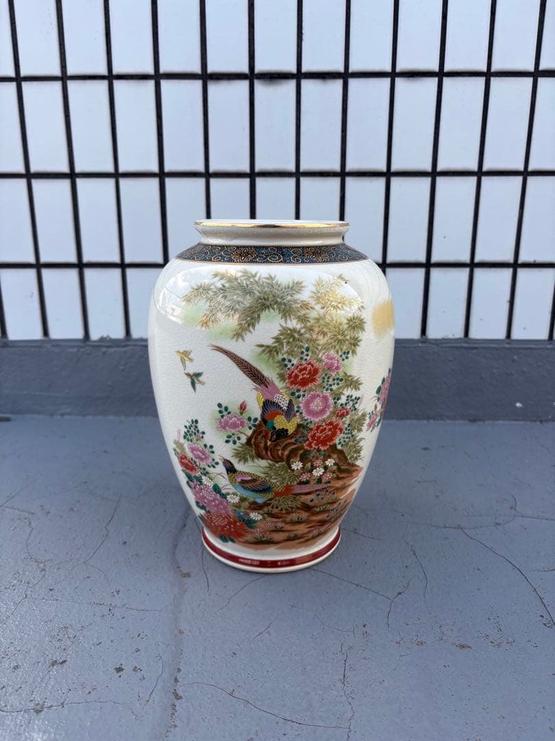 花と鳥の絵柄 陶器製花瓶 - メルカリ