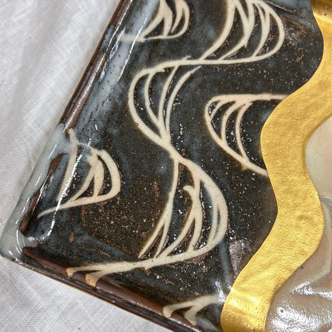 仙山窯/安藤日出武 造/金彩波紋大皿/飾皿/共箱/陶磁器/焼物 - メルカリ