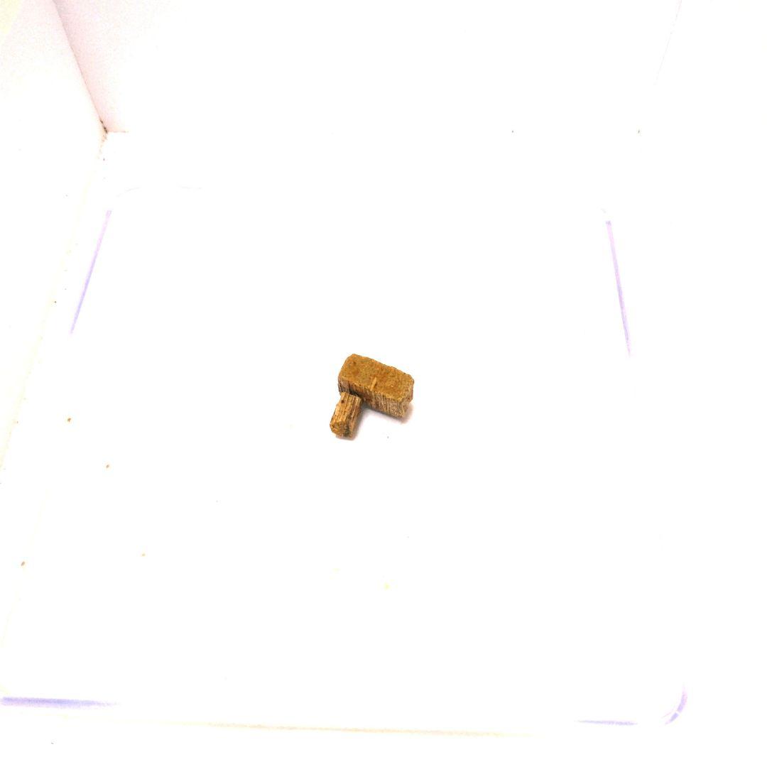 真那伽　木　0.65 g