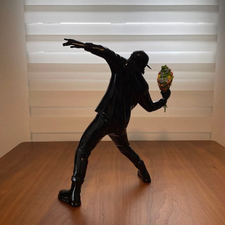 正規品‼︎ 廃盤‼︎ FLOWER BOMBER バンクシー フィギュア 箱付