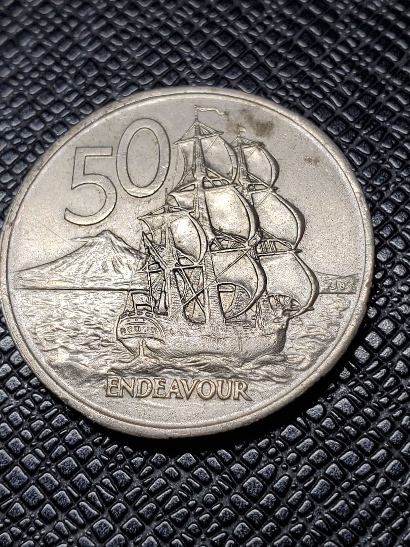 2449. 1967年 ニュージーランド 50セント 硬貨 - メルカリ