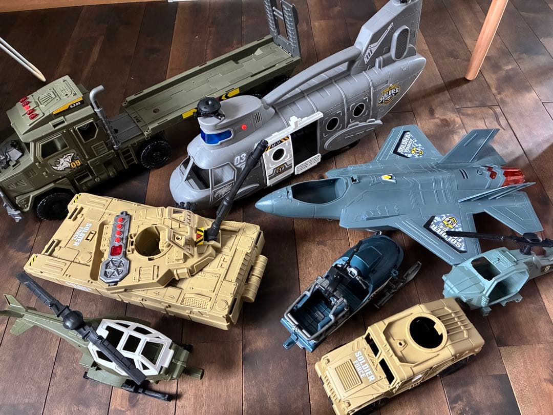 ソルジャーフォース 軍用車両と航空機のセット