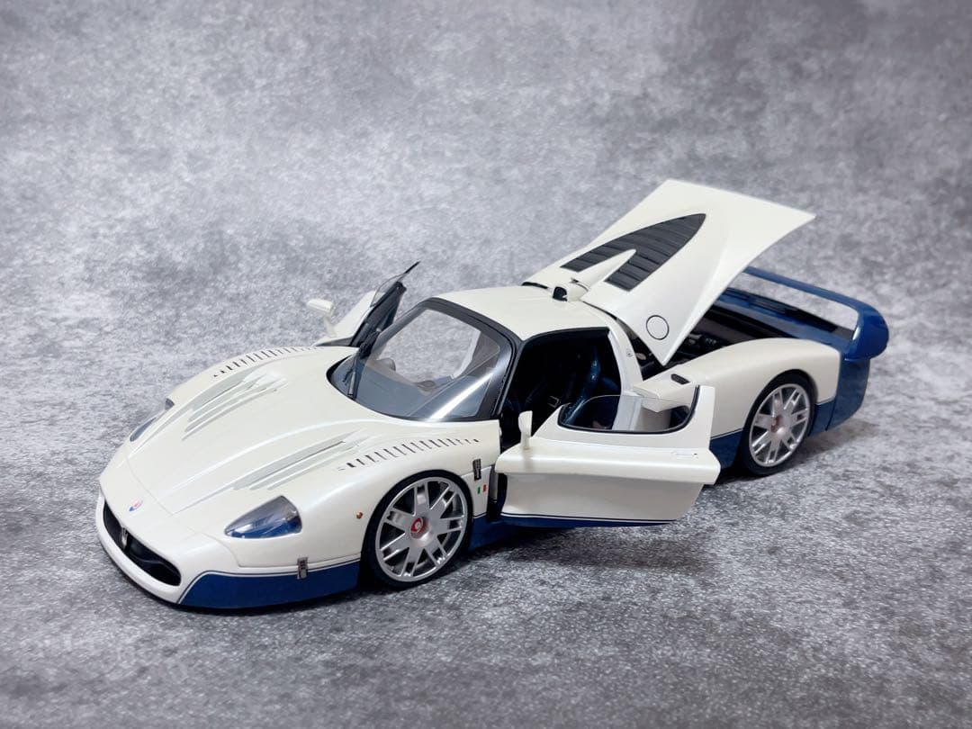 マテルエリート 1/18 マセラティ MC12 ホワイト/ブルー - メルカリ