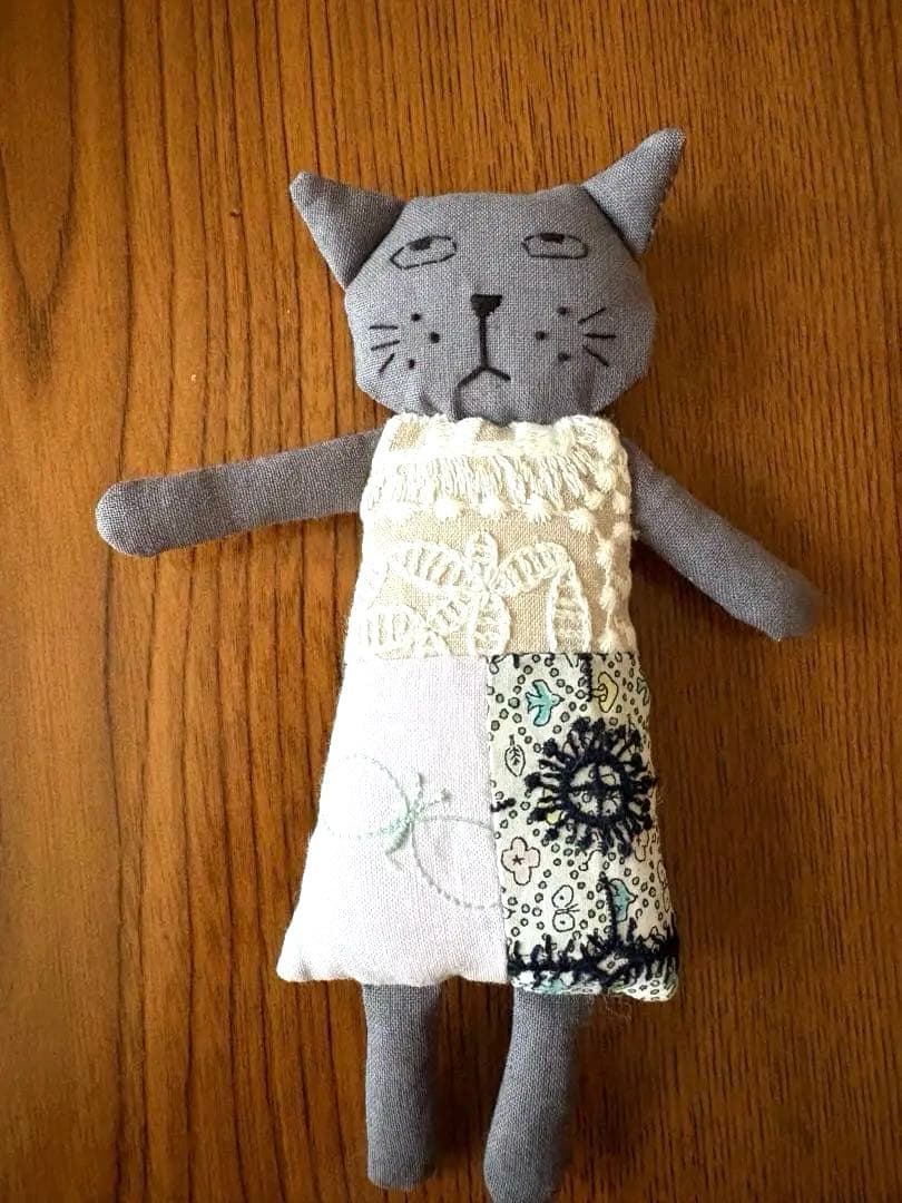 ハンドメイドミナペルホネン ぬいぐるみ猫さん - メルカリ