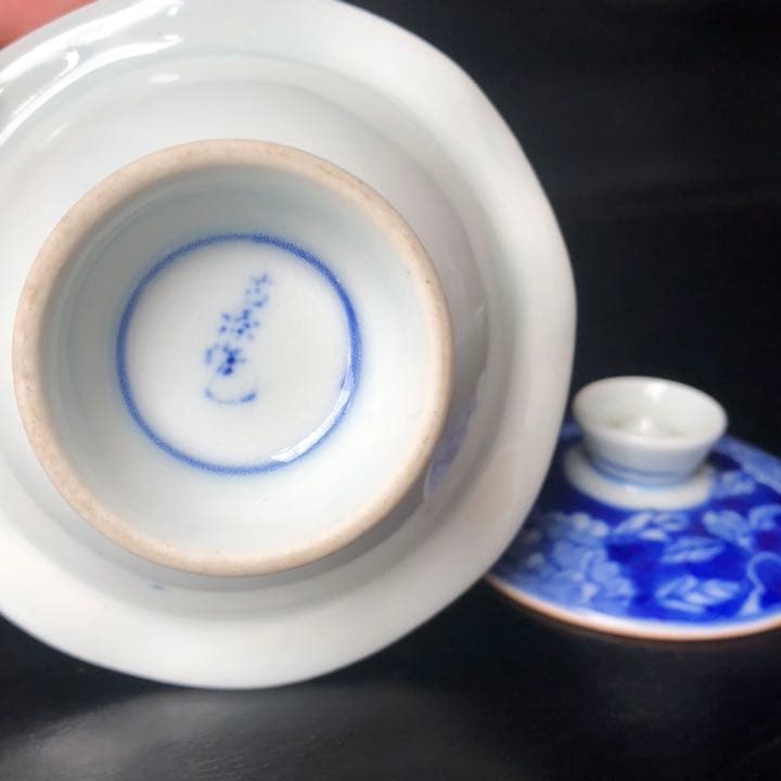 伊万里焼の作家物◼️かなり可愛い波打ったフタ付きの陶器、古美術品