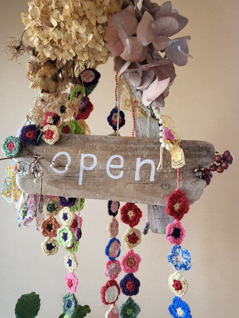 布花と流木のOPENオブジェ リバティ布ドライフラワー一点もの 店舗
