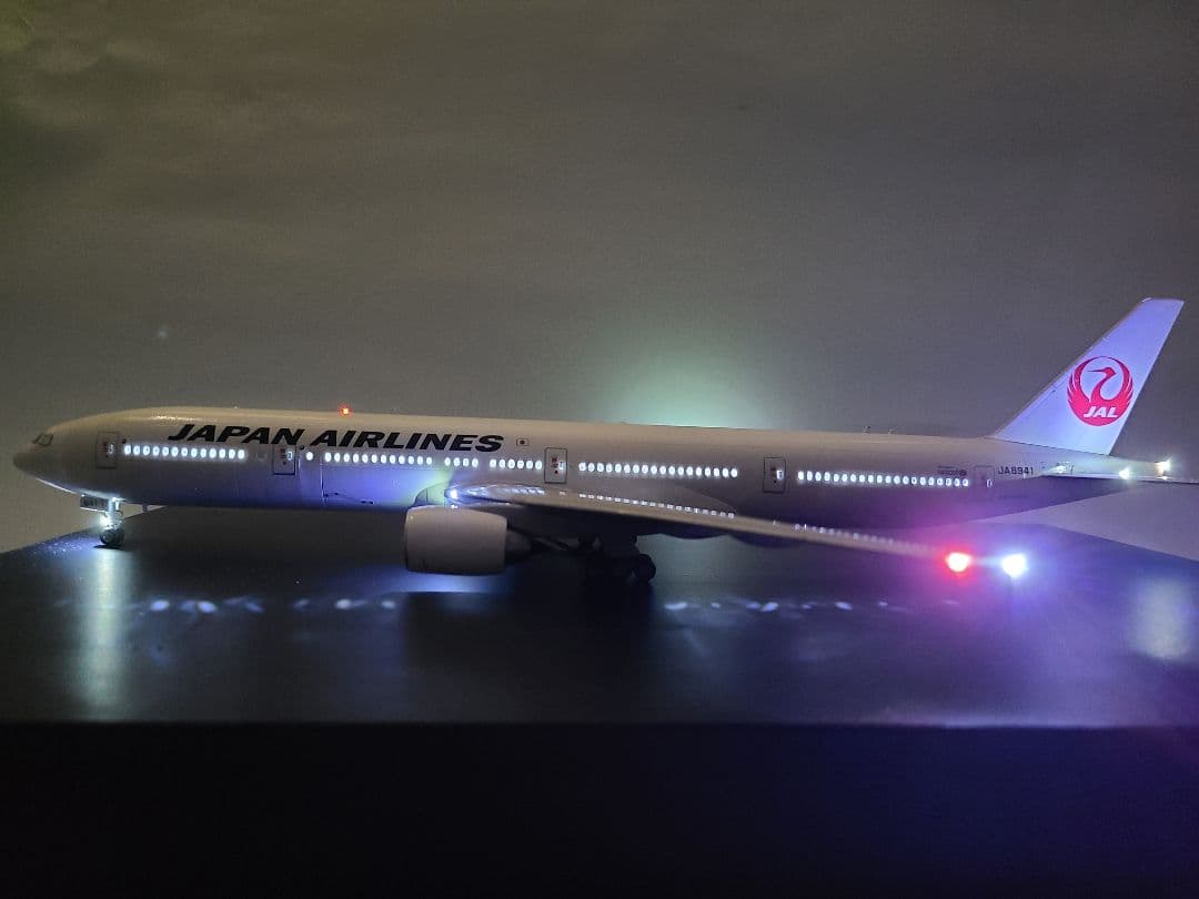 JAL ボーイング 777 - 300er LED仕様 完成品 - メルカリ