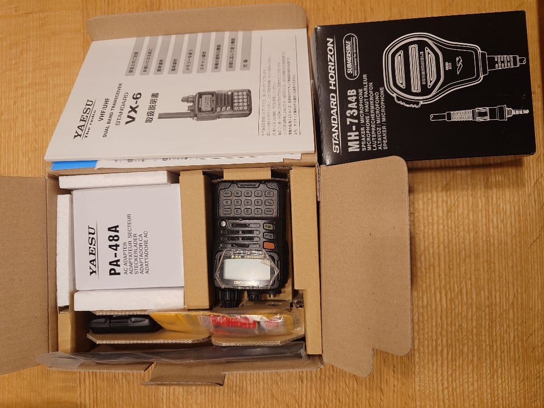 美品 八重洲無線VX-6standard 2セット 別売りマイク、短アンテナ付き