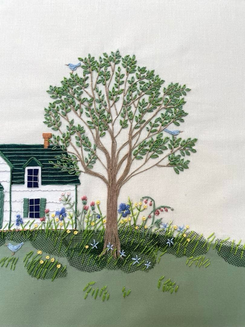 青木和子 刺繍 完成品 赤毛のアンの島 「グリーンゲイブルズ」 - メルカリ