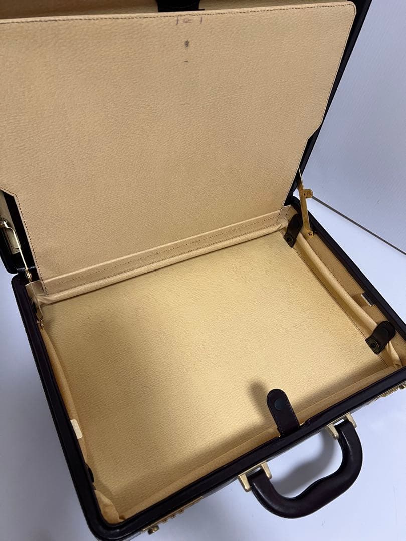 幻の極美品 MATRAS マトラ 本革 アタッシュケース トルコ製 - メルカリ