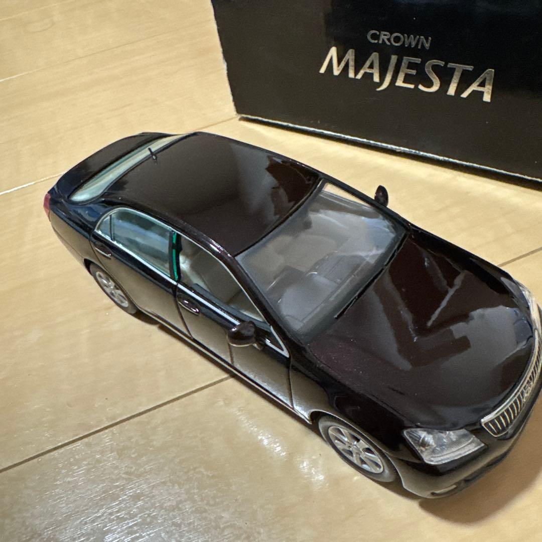 トヨタ クラウン　マジェスタ 200 ミニカー レア　ディーラー　カラー Amazon | ミニカー 1/30 トヨタ クラウンマジェスタ 200系 ブラッ