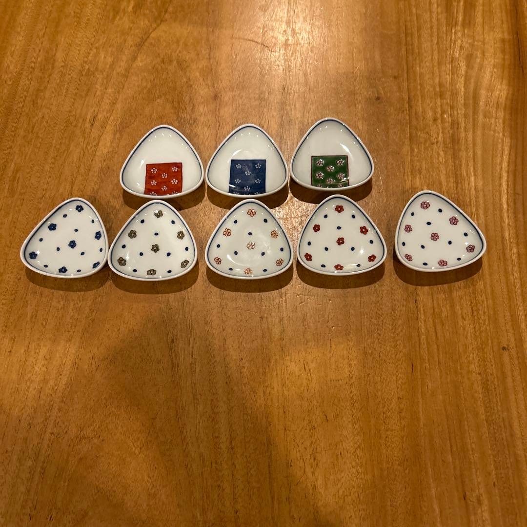 源右衛門　緑彩梅地紋 小紋割　三角小皿おまとめ 緑彩梅小紋割 小皿（三角型） ｜ 有田焼の源右衛門窯公式オンライン