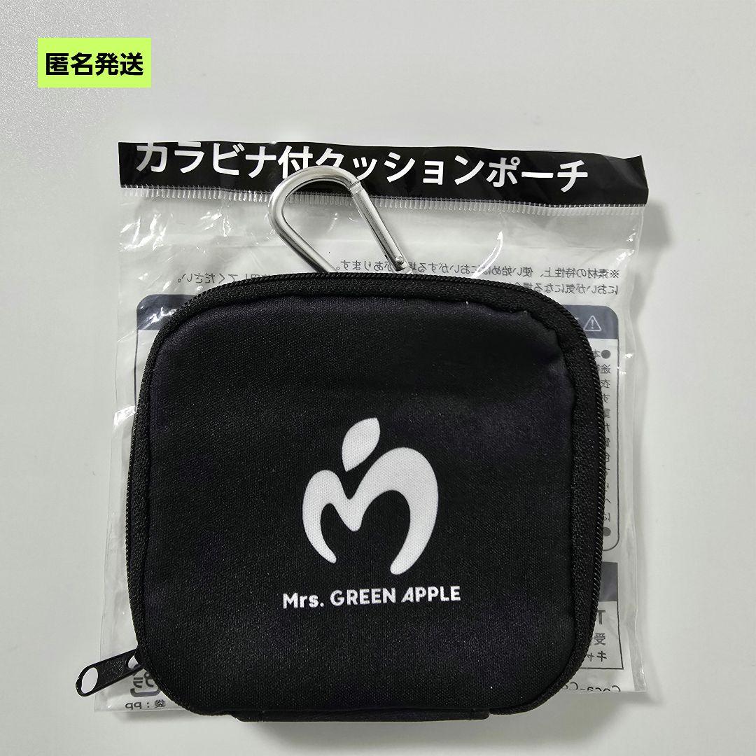 Mrs. GREEN APPLEカラビナ付きクッションポーチ コカコーラ ミセス