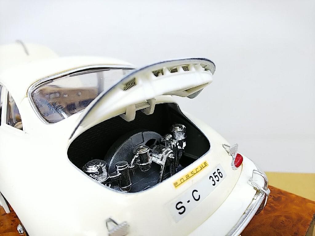 ブラーゴ 1/18 ポルシェ 356B クーペ1961 ダイキャストモデルカー