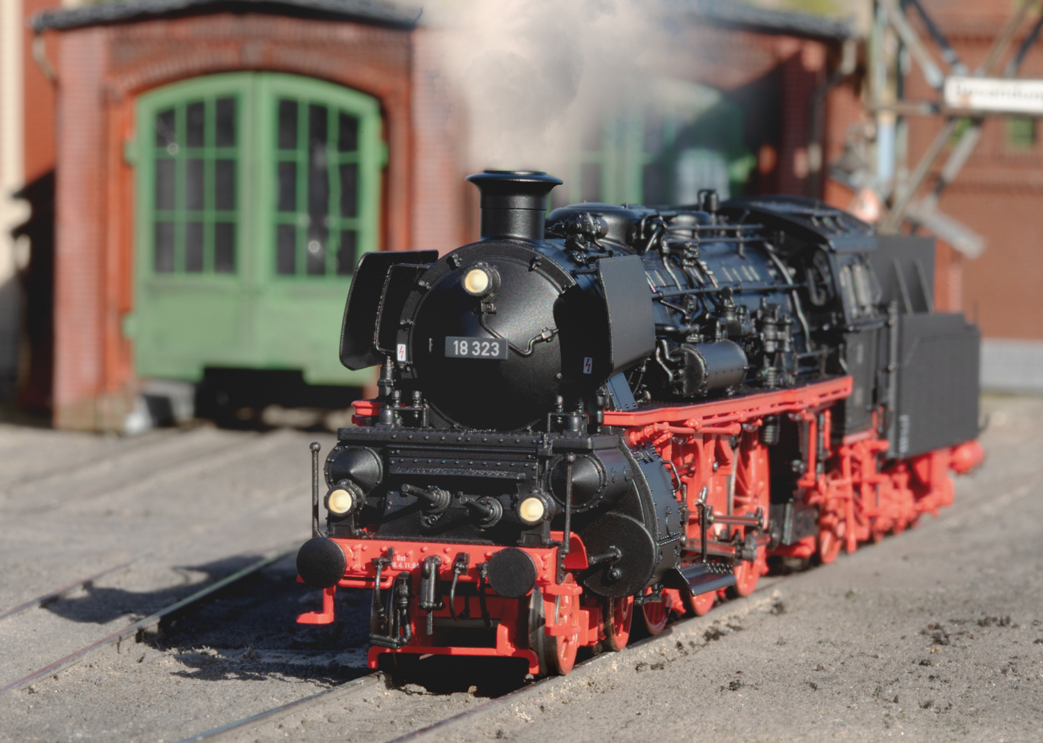 Steam Locomotive, Road Number 18 323 | Maerklin US