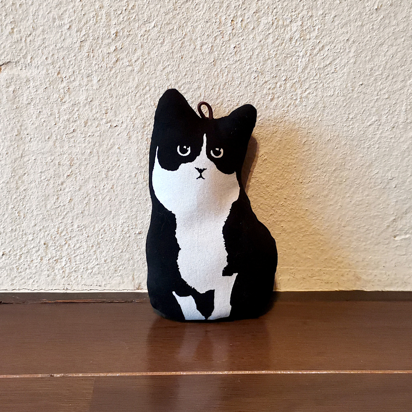 ハチワレ猫のぬいぐるみ（白黒ねこ） - kuroinon's GALLERY | minne