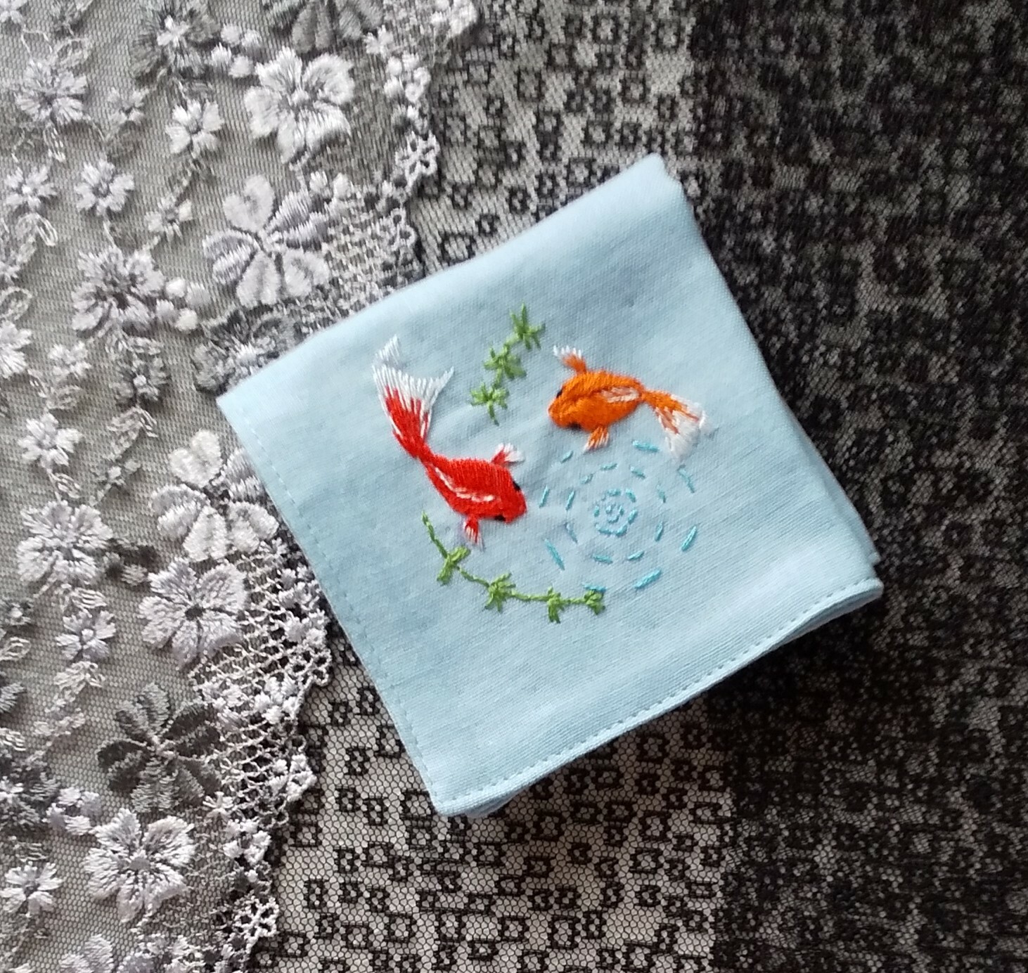 手刺繍ハンカチ 金魚 - UMEKOROPE'S GALLERY | minne byGMOペパボ 国内