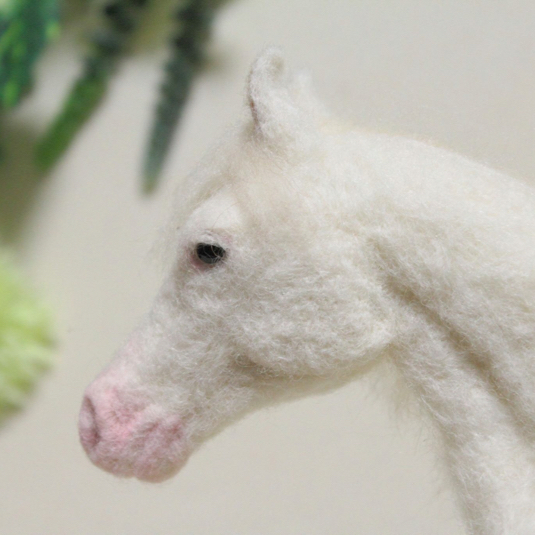 羊毛フェルト＊白馬 - D-craft GALLERY | minne byGMOペパボ 国内最大