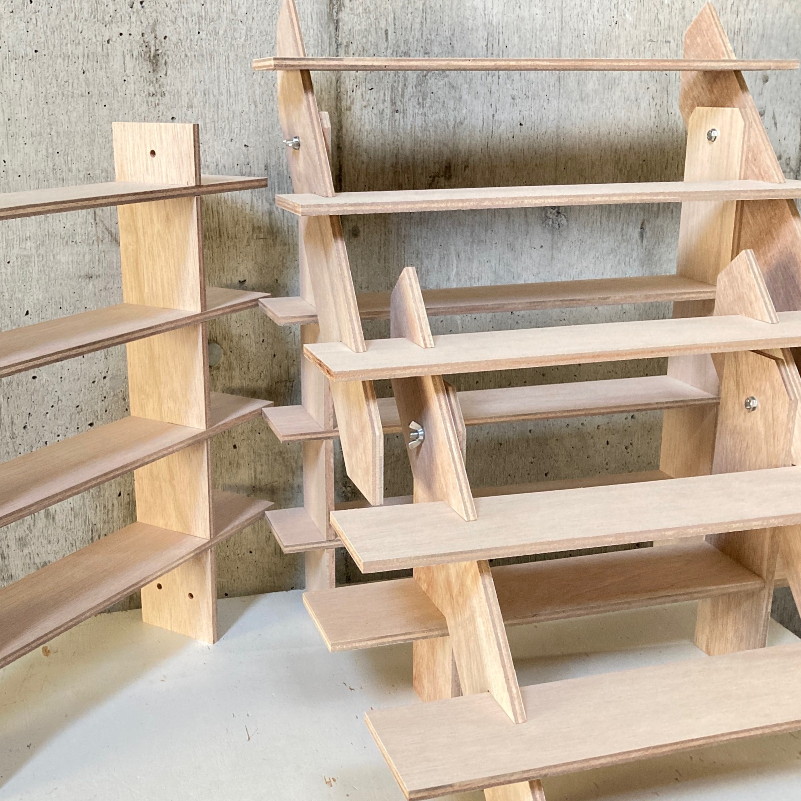 商品ディスプレイ ひな壇5段/背面3段/50幅/普通合板/1台〈上質材〉2way