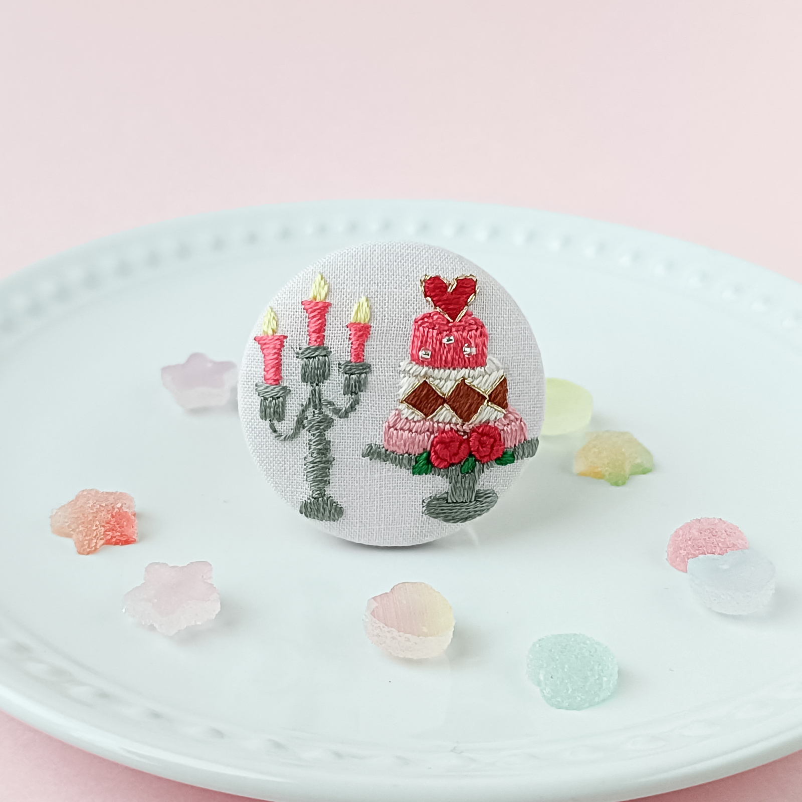 溶けないで!雪だるまの刺繍ヘアゴムor刺繍ブローチ - かなちゃん手刺繍