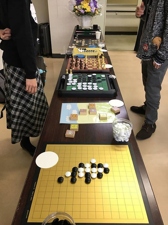 ハート将棋」が、7つのボードゲームを同時に行う、全国で話題沸騰の