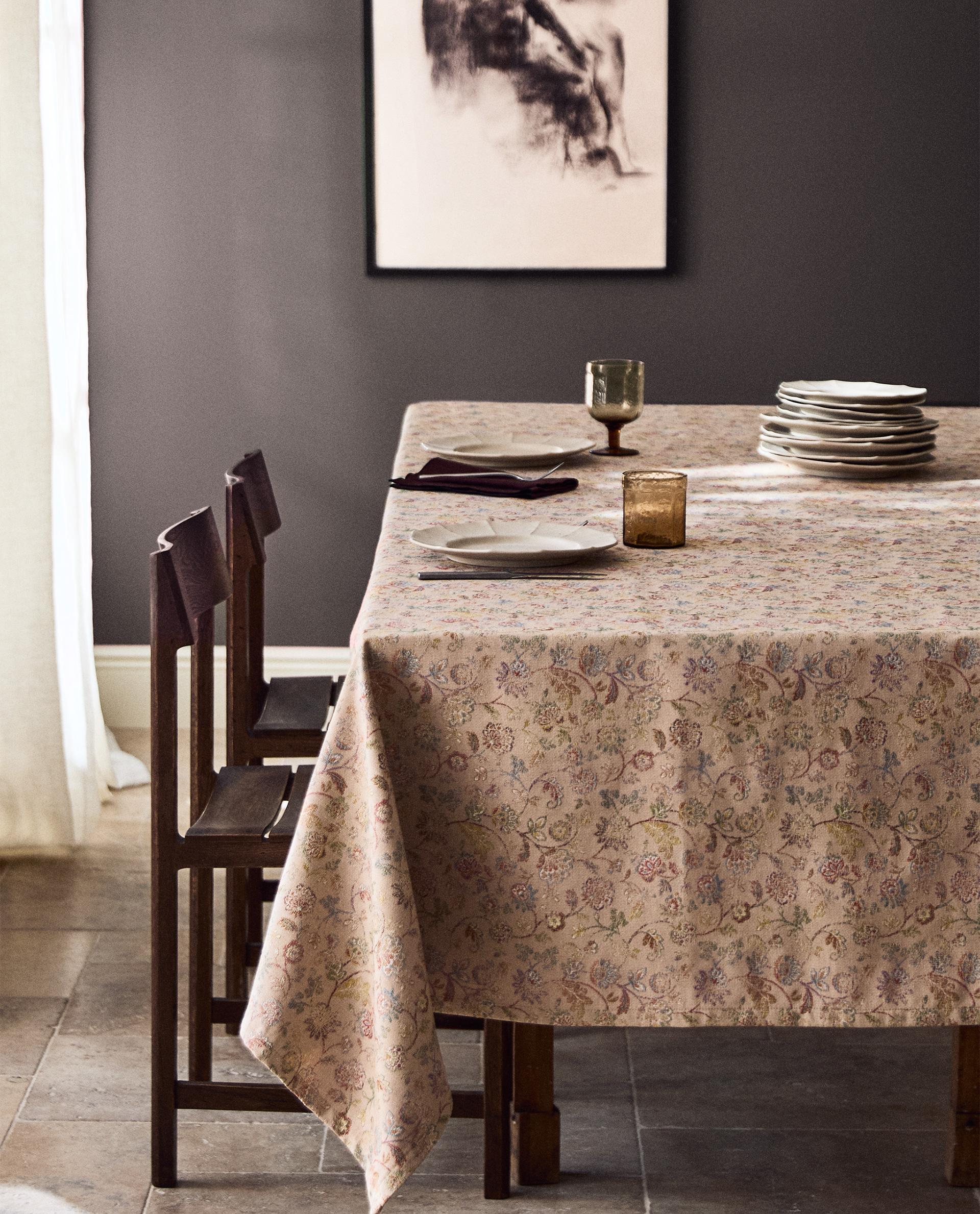フローラルジャカード テーブルクロス | Zara Home 日本/Japan