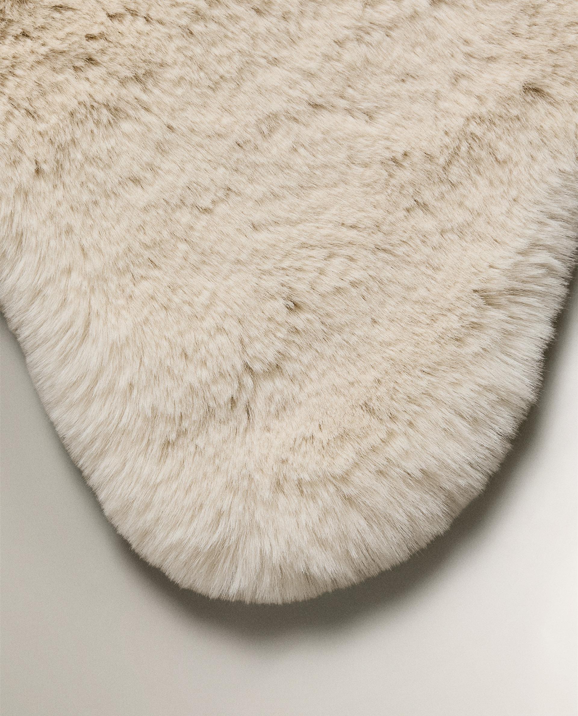 イレギュラー フェイクファー ラグ スモール | Zara Home 日本/Japan