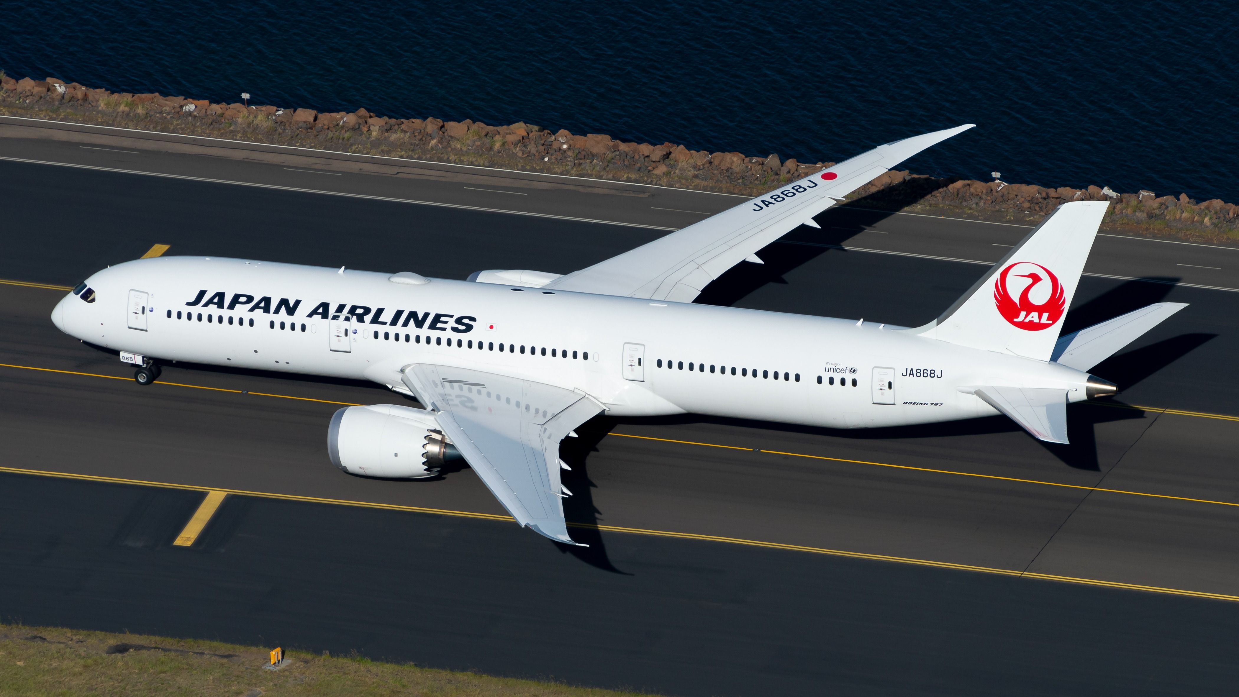 Japan Airlines Orders Up To 20 More Boeing 787 Dreamliners At