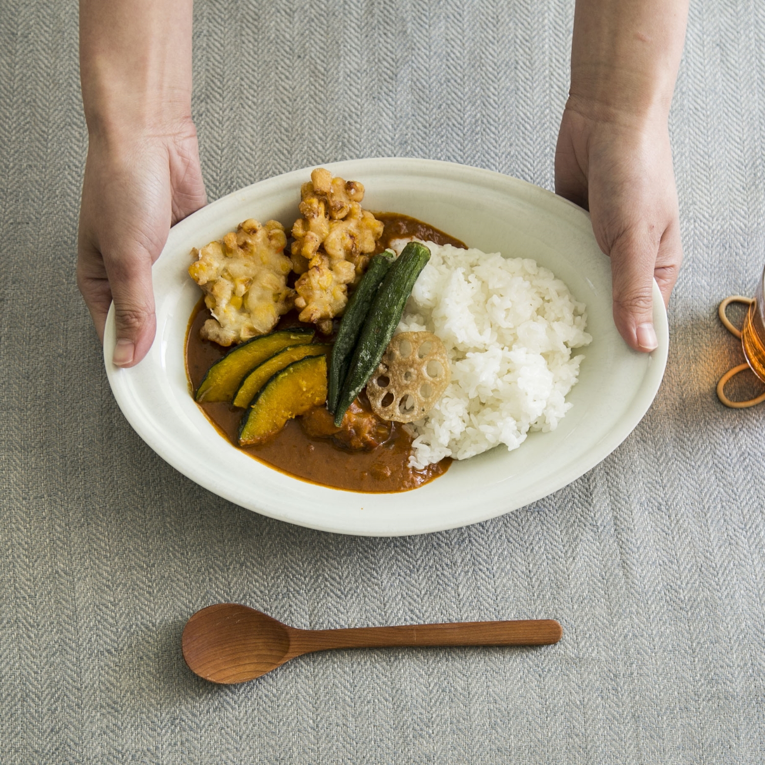 SAKUZAN/Calais カレー皿 L -すくいやすく持ちやすい、オーバル型の