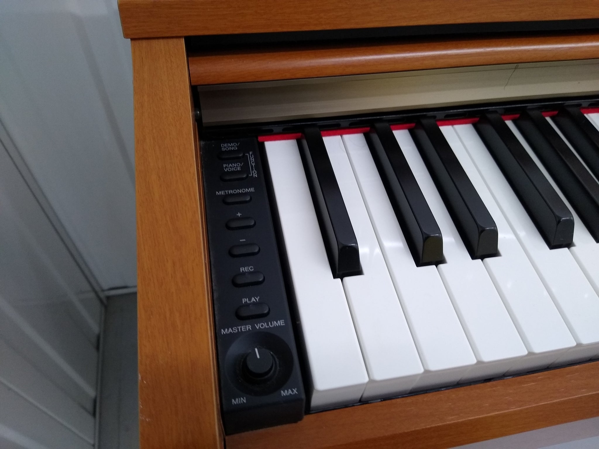 Yamaha Arius YDP-160 Digital Piano in light oak clavinova keyboard